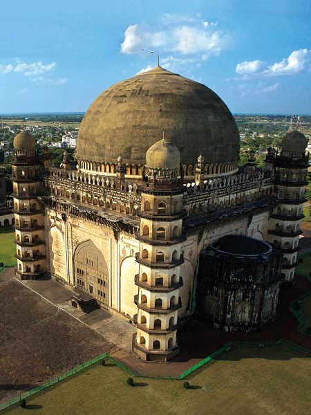 Gol-Gumbaz-Bijapur-dron-view-1